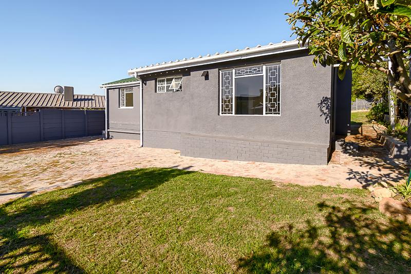 To Let 4 Bedroom Property for Rent in Lakeside Western Cape